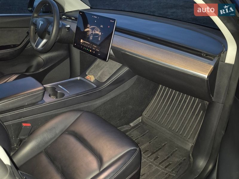 Внедорожник / Кроссовер Tesla Model Y 2022 в Киеве