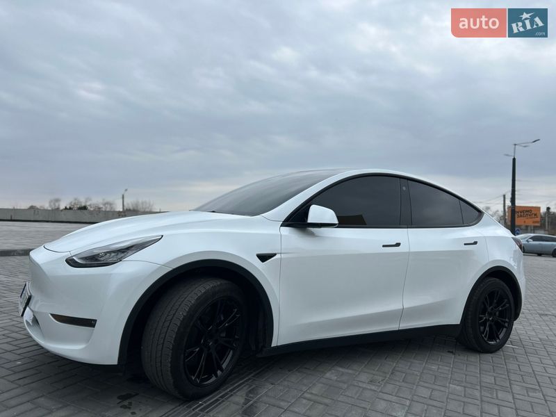 Tesla Model Y 2023