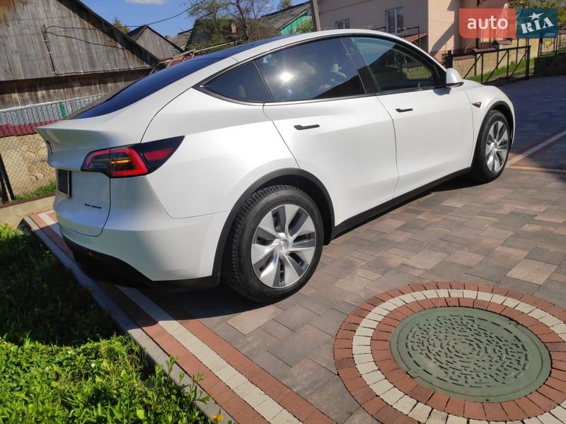 Позашляховик / Кросовер Tesla Model Y 2020 в Долині