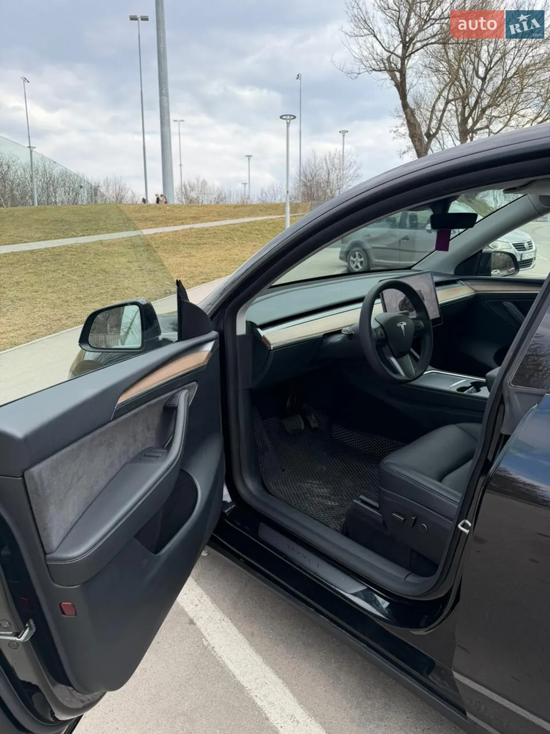 2024 Tesla Model Y - мініатюра 24