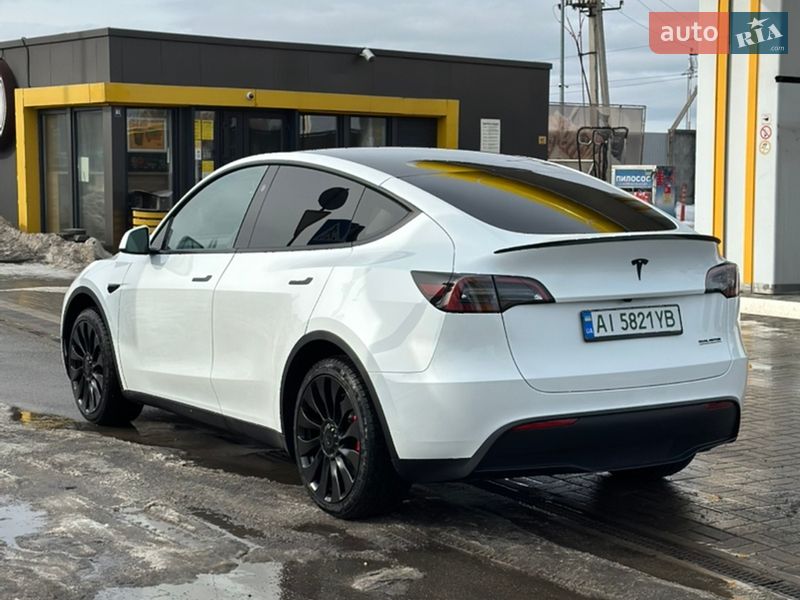Внедорожник / Кроссовер Tesla Model Y 2023 в Киеве