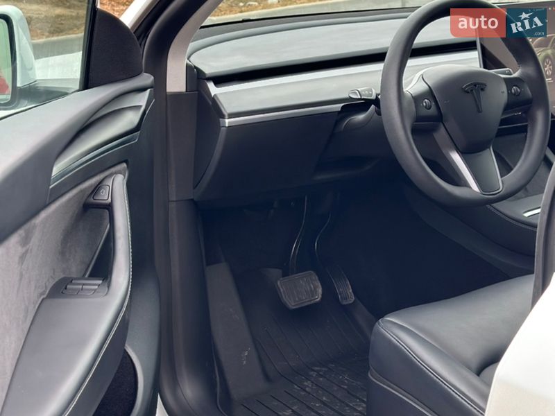 Внедорожник / Кроссовер Tesla Model Y 2023 в Киеве