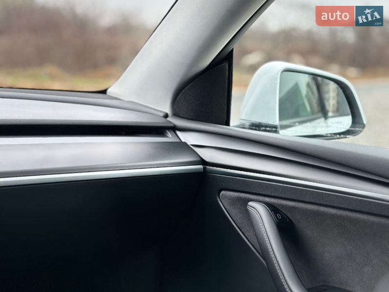 Внедорожник / Кроссовер Tesla Model Y 2023 в Киеве