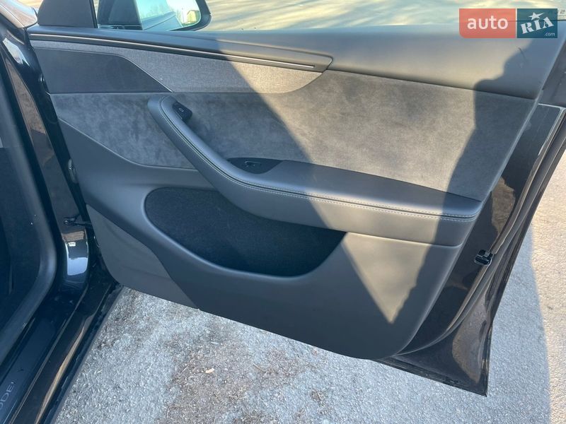 Внедорожник / Кроссовер Tesla Model Y 2025 в Ровно фото 24 Внедорожник / Кроссовер Tesla Model Y 2025 в Ровно