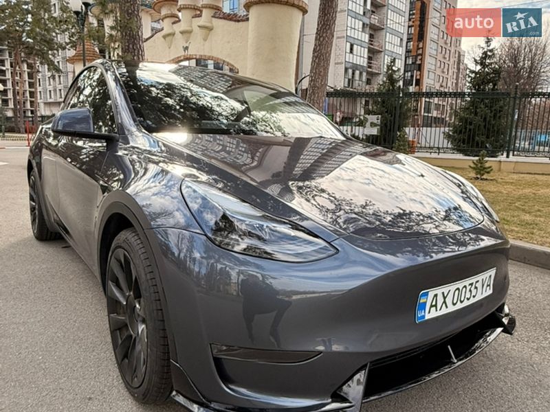 Tesla Model Y 2023