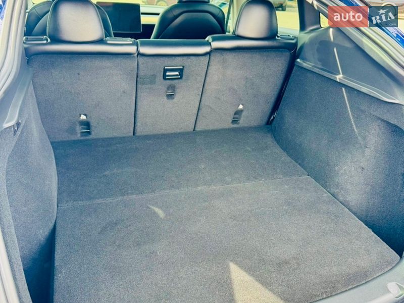 Внедорожник / Кроссовер Tesla Model Y 2023 в Новомосковске