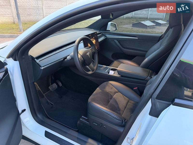 Позашляховик / Кросовер Tesla Model Y 2024 в Києві фото 7 Позашляховик / Кросовер Tesla Model Y 2024 в Києві
