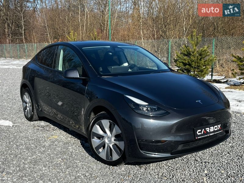 Tesla Model Y 2024