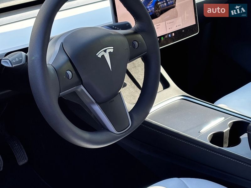 Позашляховик / Кросовер Tesla Model Y 2025 в Києві фото 14 Позашляховик / Кросовер Tesla Model Y 2025 в Києві