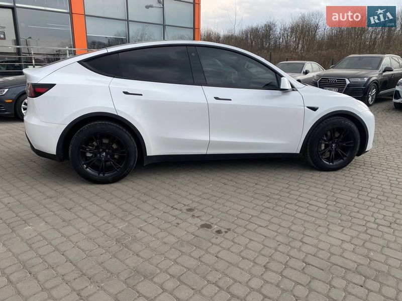 Позашляховик / Кросовер Tesla Model Y 2023 в Львові фото 8 Позашляховик / Кросовер Tesla Model Y 2023 в Львові