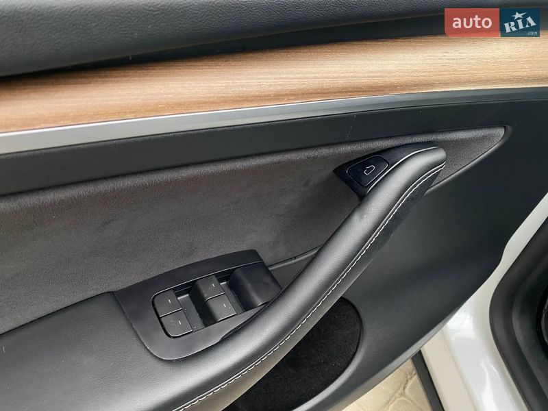 Позашляховик / Кросовер Tesla Model Y 2023 в Львові фото 11 Позашляховик / Кросовер Tesla Model Y 2023 в Львові