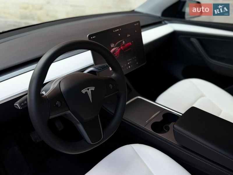 Внедорожник / Кроссовер Tesla Model Y 2024 в Львове