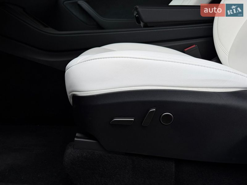 Внедорожник / Кроссовер Tesla Model Y 2024 в Львове