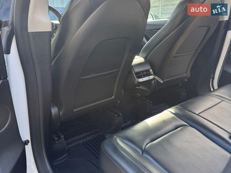 Внедорожник / Кроссовер Tesla Model Y 2022 в Ровно