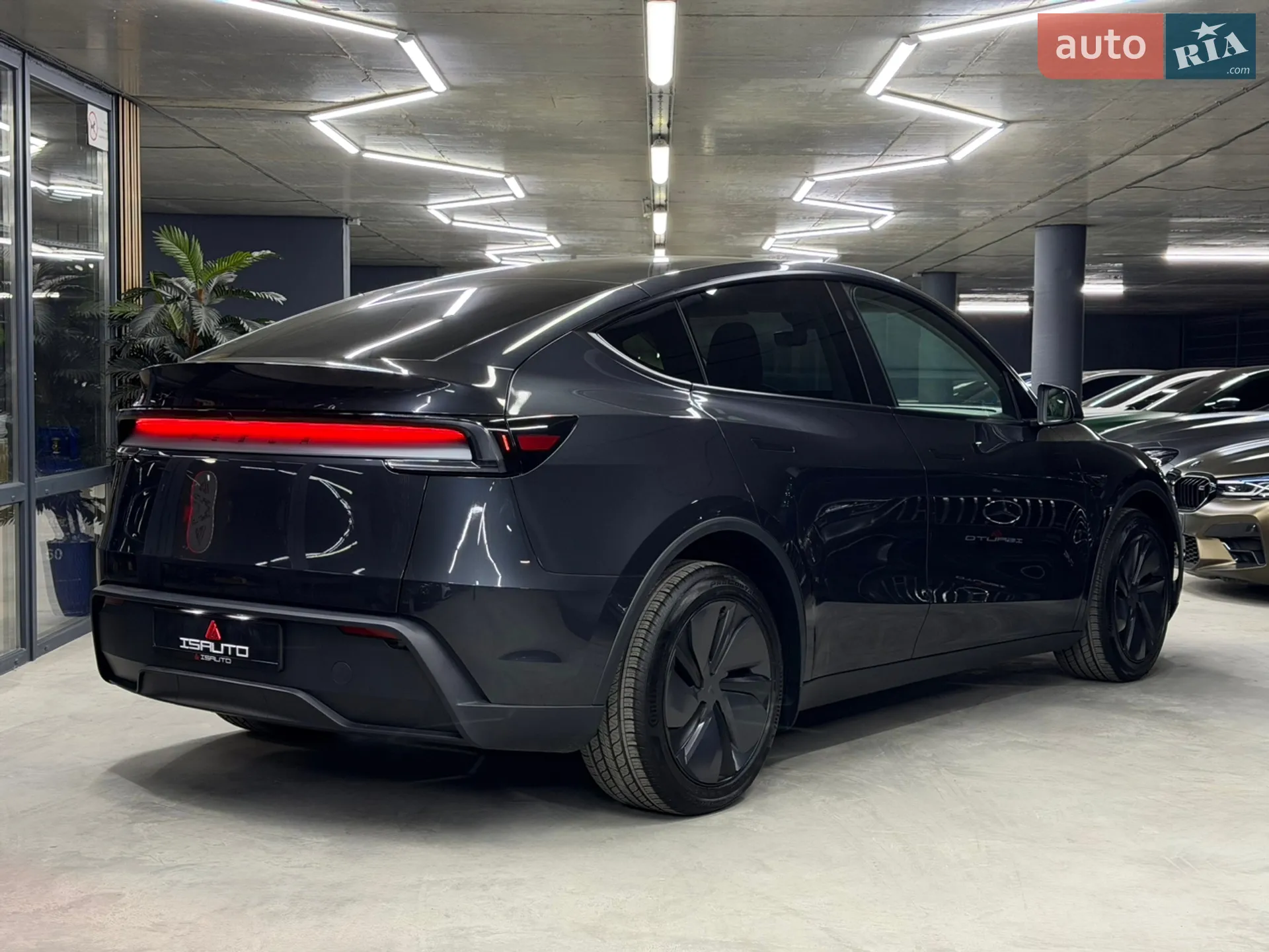 2025 Tesla Model Y - мініатюра 16