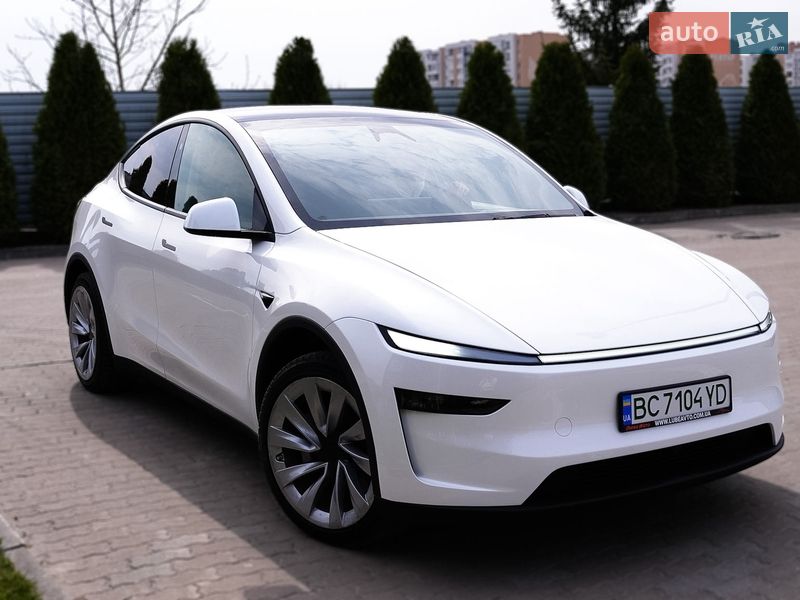 Tesla Model Y 2025