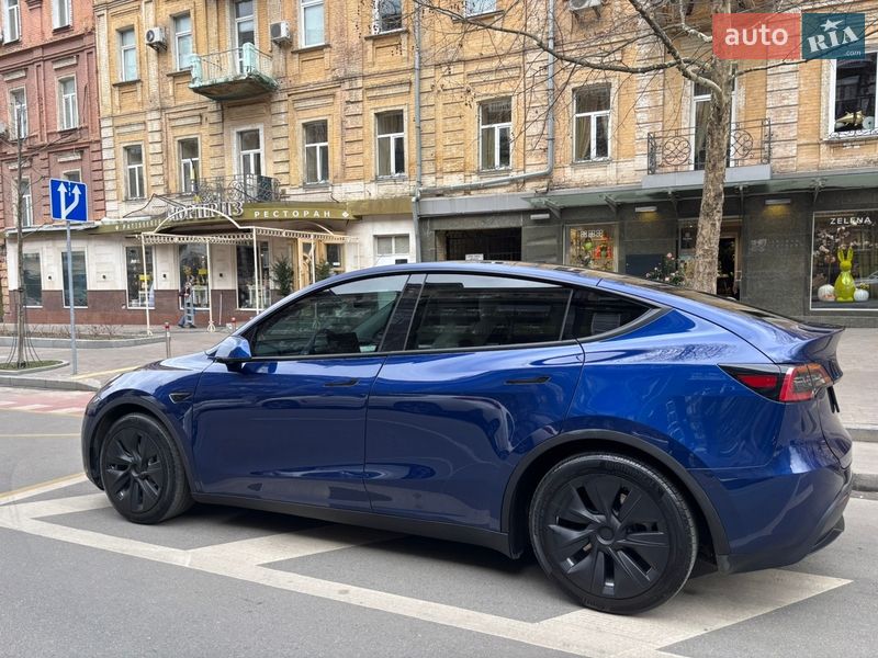 Внедорожник / Кроссовер Tesla Model Y 2023 в Киеве