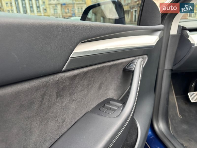 Внедорожник / Кроссовер Tesla Model Y 2023 в Киеве