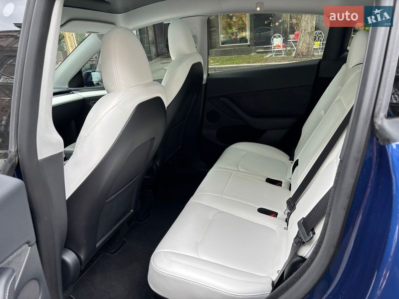 Внедорожник / Кроссовер Tesla Model Y 2023 в Киеве