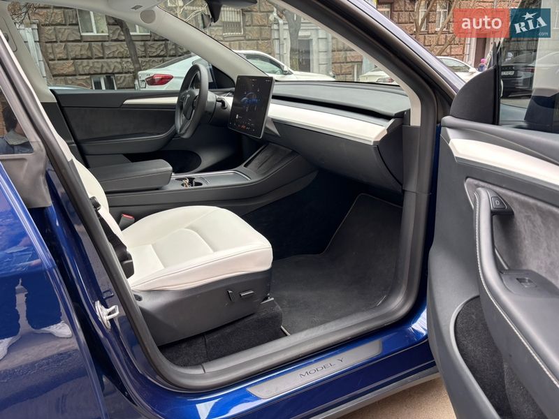 Внедорожник / Кроссовер Tesla Model Y 2023 в Киеве