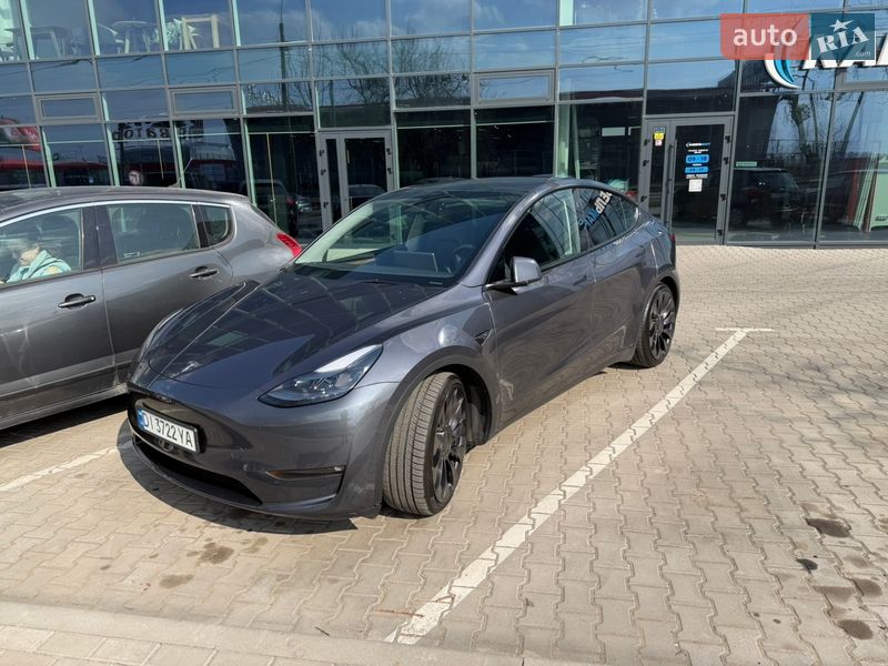 Внедорожник / Кроссовер Tesla Model Y 2023 в Ровно