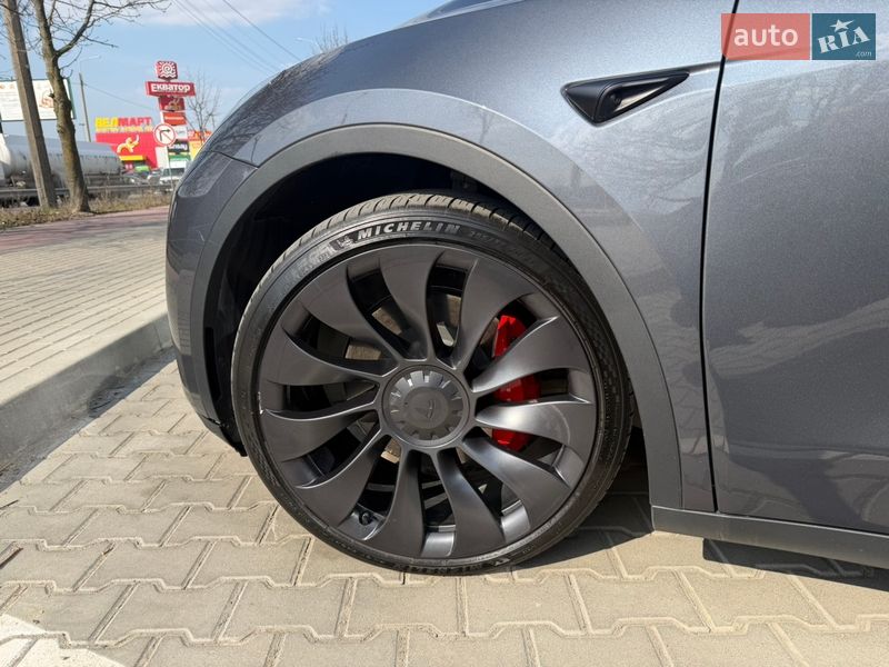 Внедорожник / Кроссовер Tesla Model Y 2023 в Ровно
