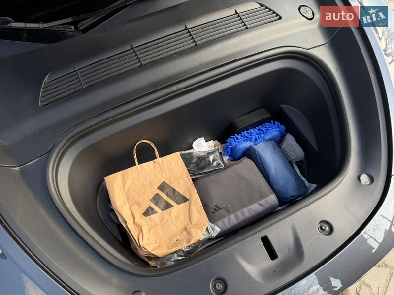 Внедорожник / Кроссовер Tesla Model Y 2023 в Ровно