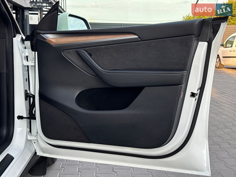 Позашляховик / Кросовер Tesla Model Y 2022 в Луцьку