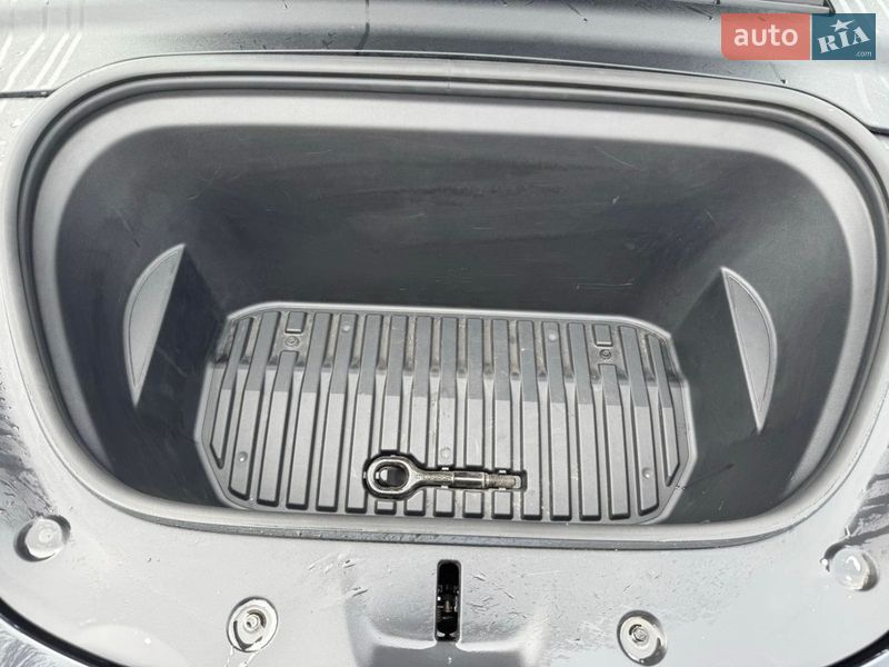 Внедорожник / Кроссовер Tesla Model Y 2024 в Никополе