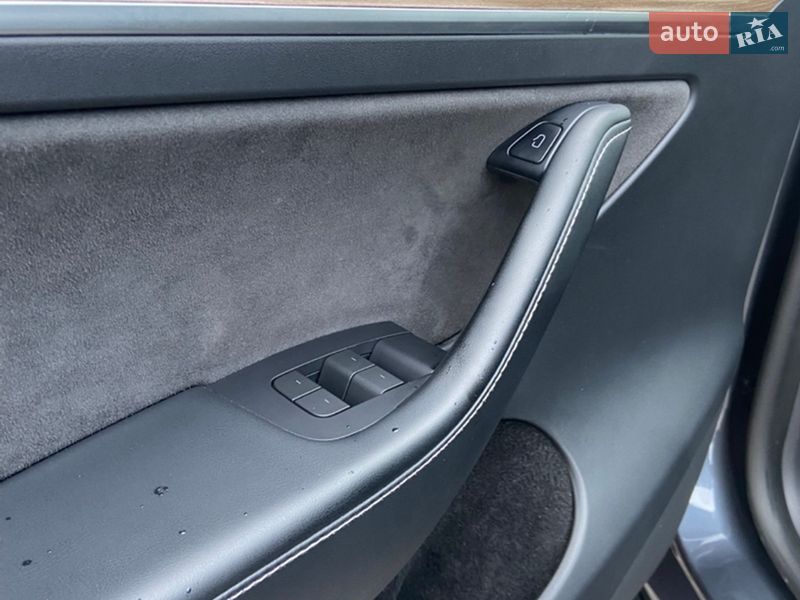 Позашляховик / Кросовер Tesla Model Y 2022 в Дніпрі