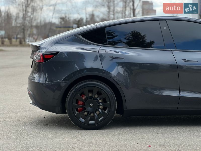 Позашляховик / Кросовер Tesla Model Y 2024 в Києві
