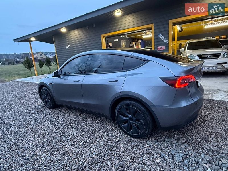 Внедорожник / Кроссовер Tesla Model Y 2024 в Киеве