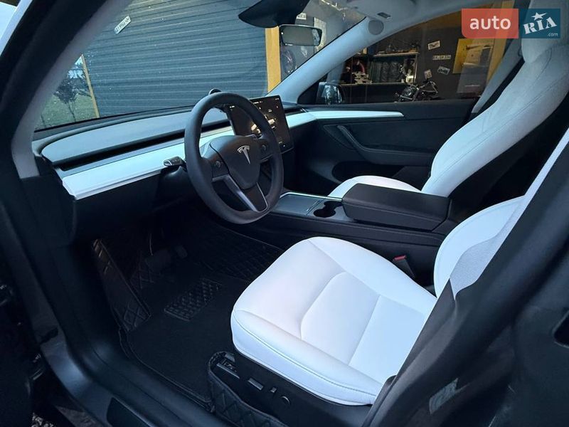 Внедорожник / Кроссовер Tesla Model Y 2024 в Киеве