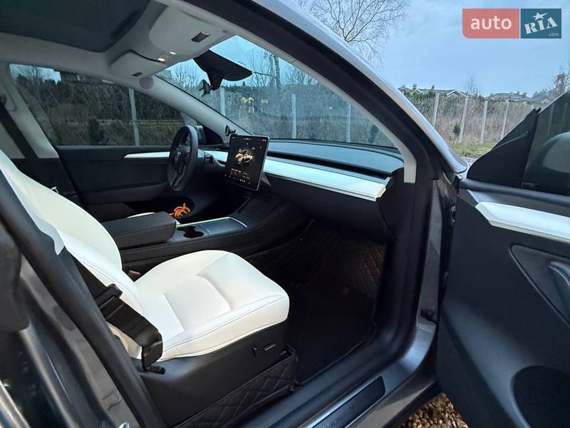 Внедорожник / Кроссовер Tesla Model Y 2024 в Киеве