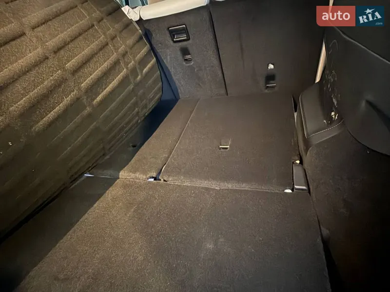 Tesla Model Y 2024 VIN 7SAYGAEE1RF179143 фото оголошення 33 з 78