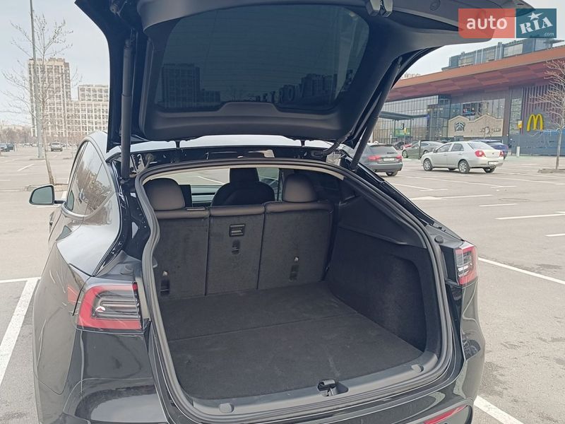 Позашляховик / Кросовер Tesla Model Y 2025 в Києві