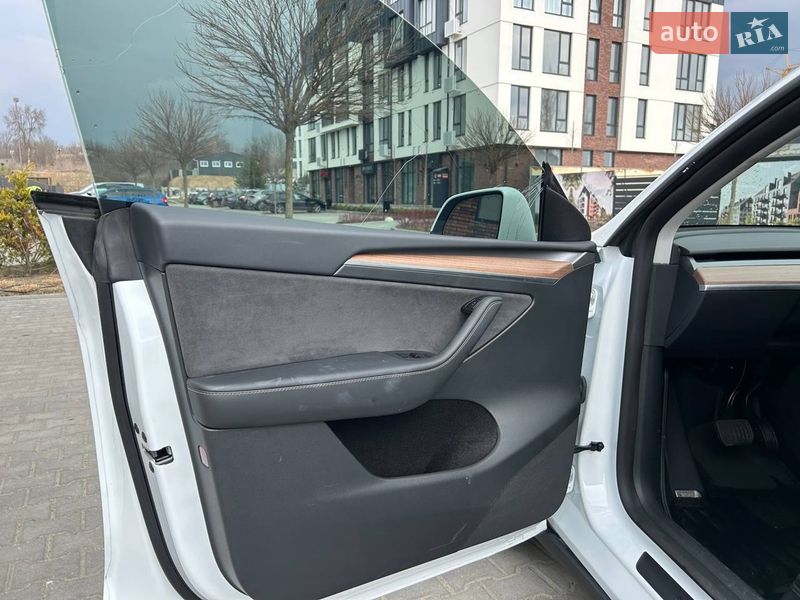 Позашляховик / Кросовер Tesla Model Y 2024 в Умані фото 15 Позашляховик / Кросовер Tesla Model Y 2024 в Умані