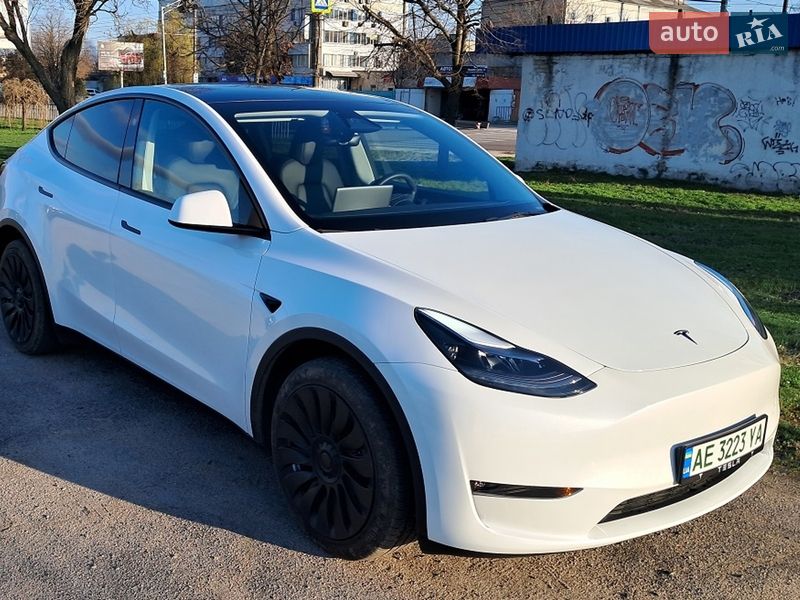 Tesla Model Y 2023