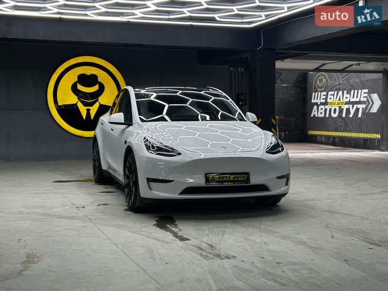 Позашляховик / Кросовер Tesla Model Y 2022 в Чернівцях