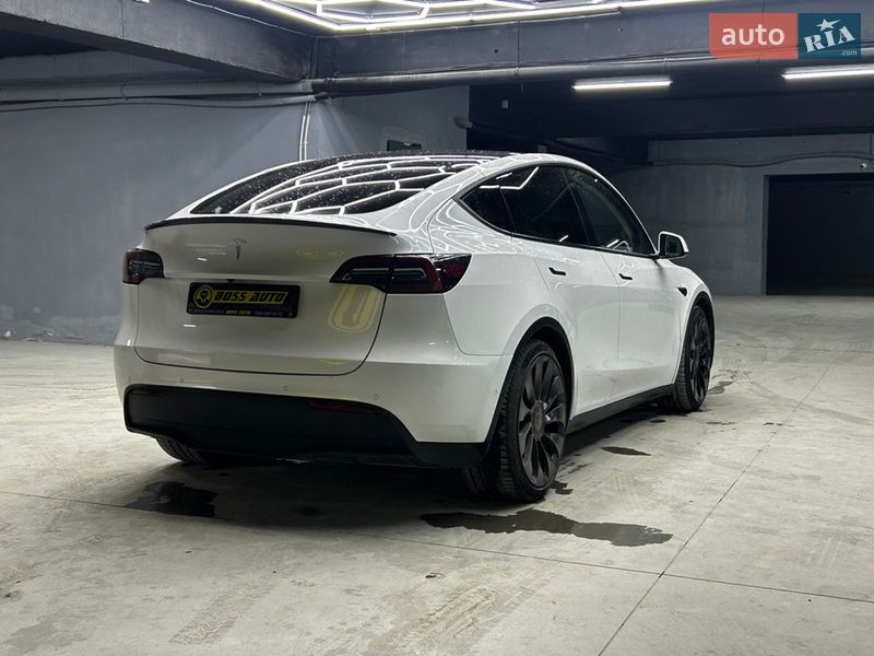 Позашляховик / Кросовер Tesla Model Y 2022 в Чернівцях