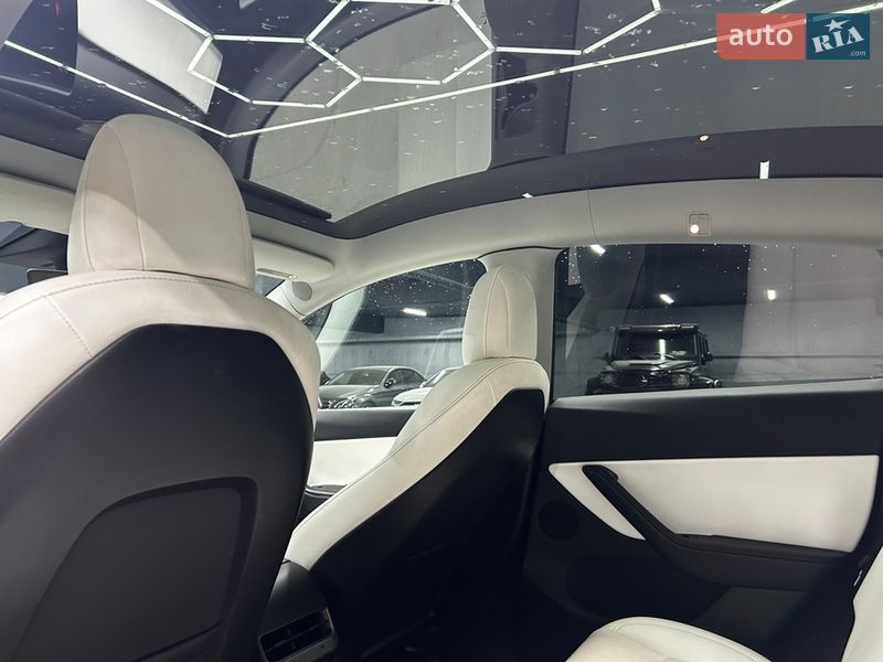 Позашляховик / Кросовер Tesla Model Y 2022 в Чернівцях
