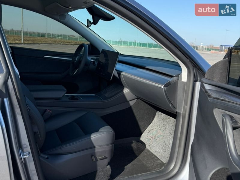 Позашляховик / Кросовер Tesla Model Y 2024 в Дніпрі