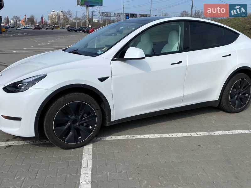 Позашляховик / Кросовер Tesla Model Y 2023 в Києві