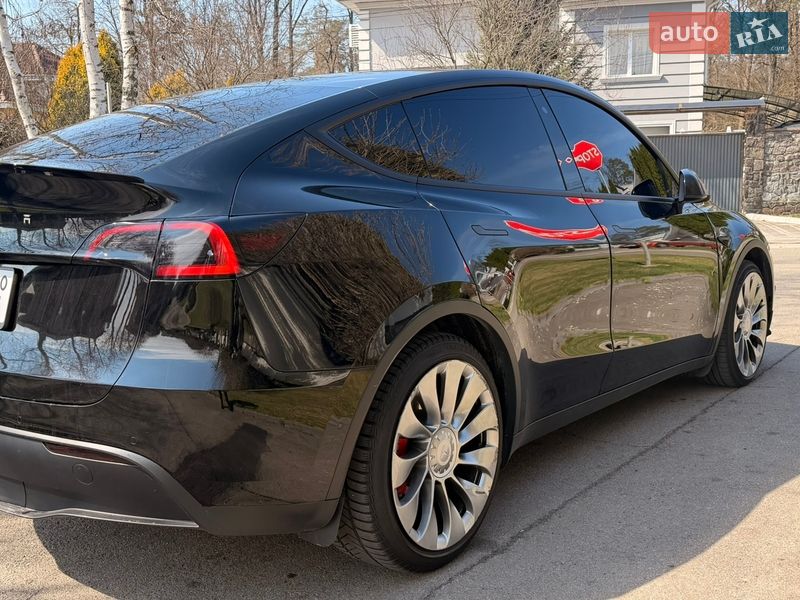 Внедорожник / Кроссовер Tesla Model Y 2020 в Киеве