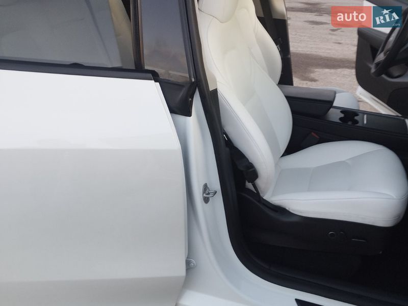 Позашляховик / Кросовер Tesla Model Y 2021 в Дніпрі