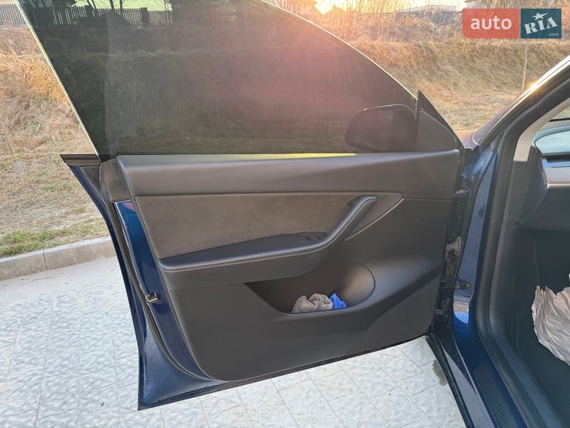 Позашляховик / Кросовер Tesla Model Y 2021 в Львові