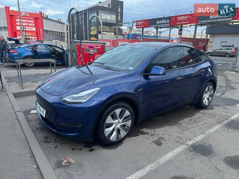Внедорожник / Кроссовер Tesla Model Y 2023 в Киеве