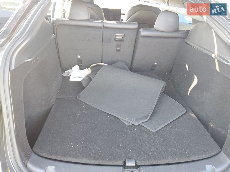 Позашляховик / Кросовер Tesla Model Y 2024 в Запоріжжі фото 28 Позашляховик / Кросовер Tesla Model Y 2024 в Запоріжжі