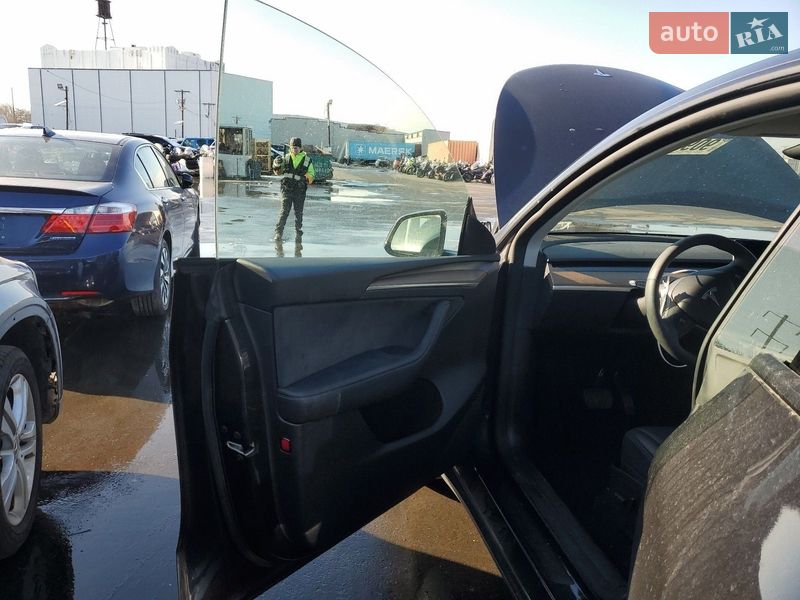 Позашляховик / Кросовер Tesla Model Y 2024 в Запоріжжі фото 39 Позашляховик / Кросовер Tesla Model Y 2024 в Запоріжжі