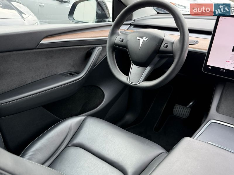 Позашляховик / Кросовер Tesla Model Y 2024 в Чернівцях фото 11 Позашляховик / Кросовер Tesla Model Y 2024 в Чернівцях